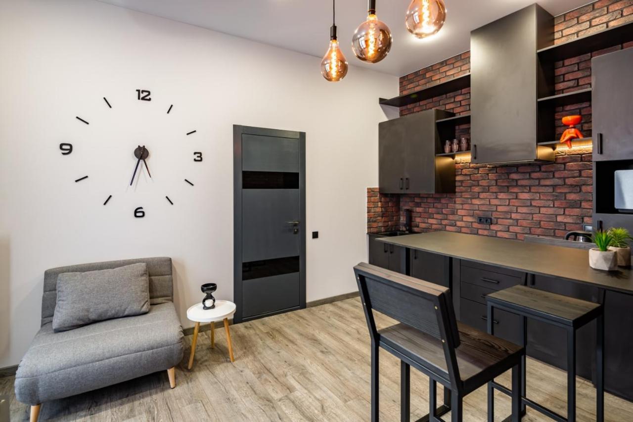 Stylish Apartment In The Center Lviv Exterior foto